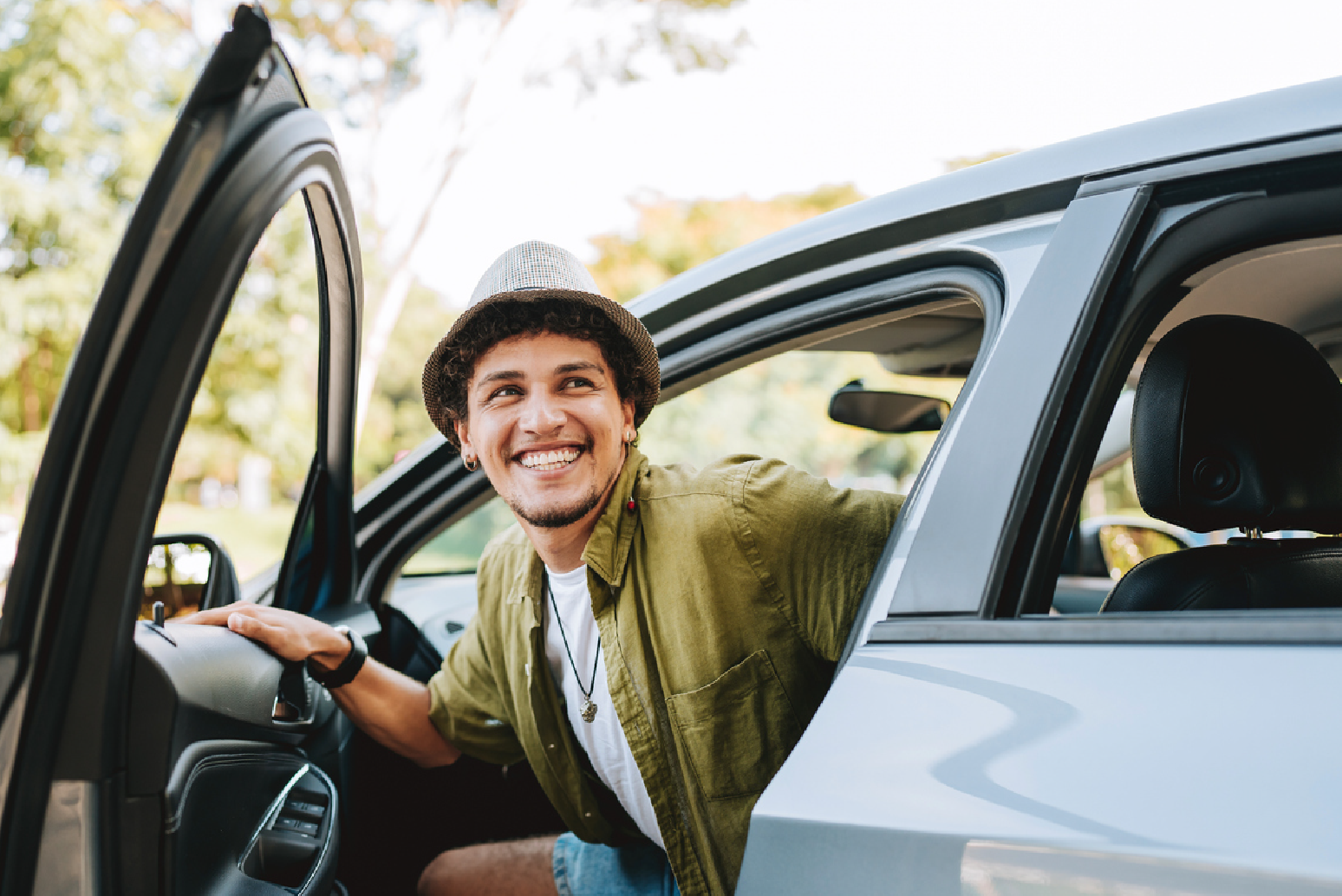Man-Getting-out-the-car