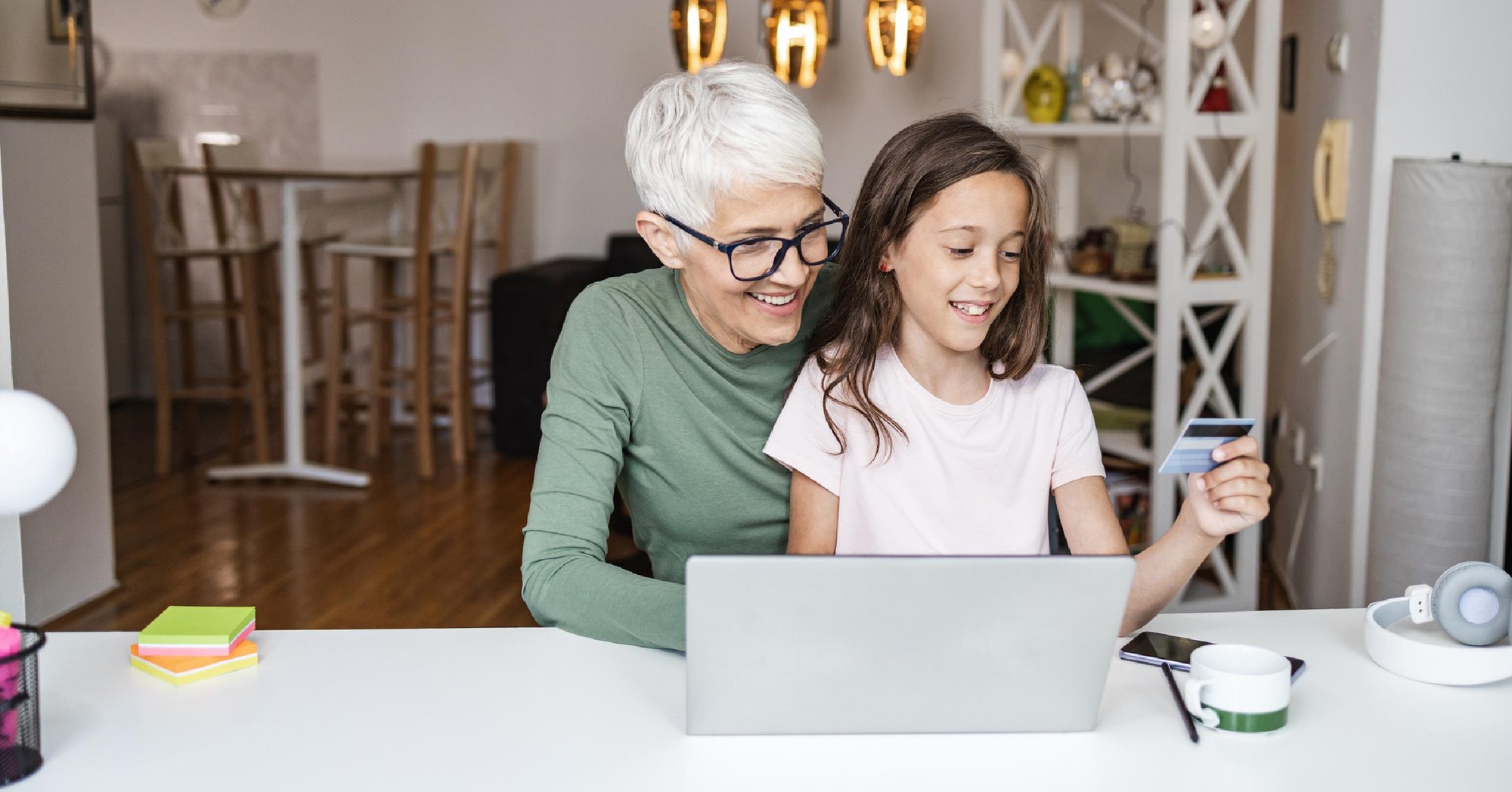 adult-and-kid-on-computer