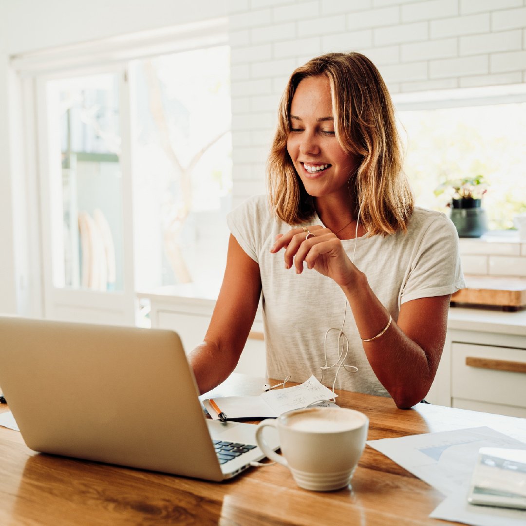 woman-on-home-laptop